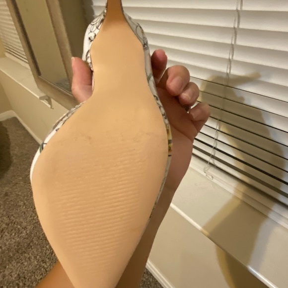 Super cute white heels with design - Picture 5 of 6